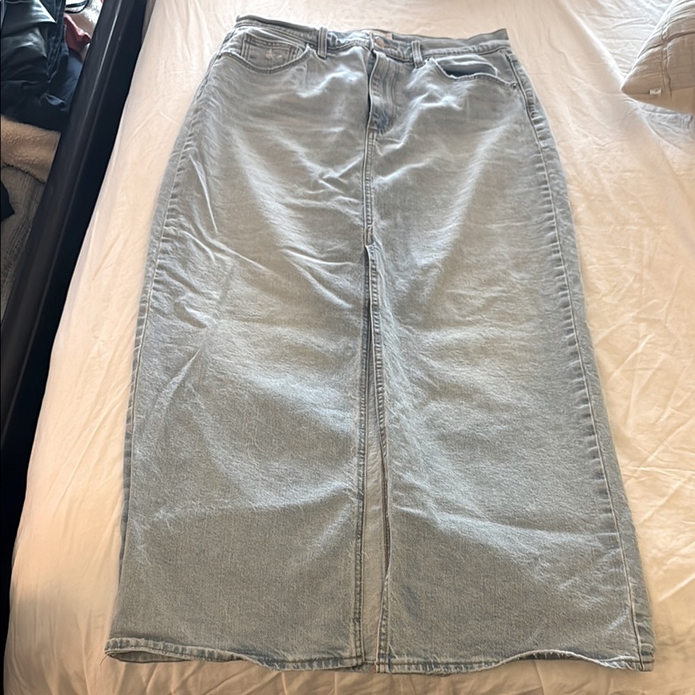Universal Thread long Jean skirt size 10, light denim, front slit